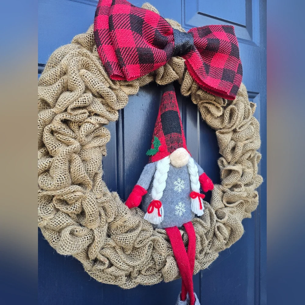 ♥️🖤Holiday Wreath with Red and Black Accents🖤♥️
